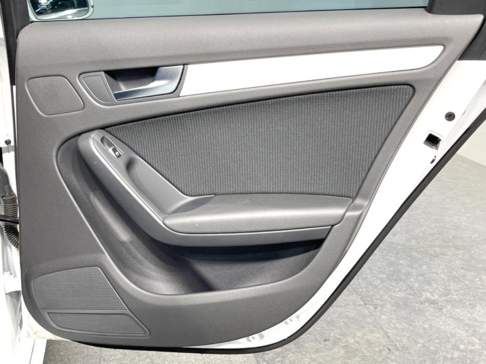 2015 Audi A4 Avant DBA-8KCDN (UW-6a03eb17ecf99)[18]