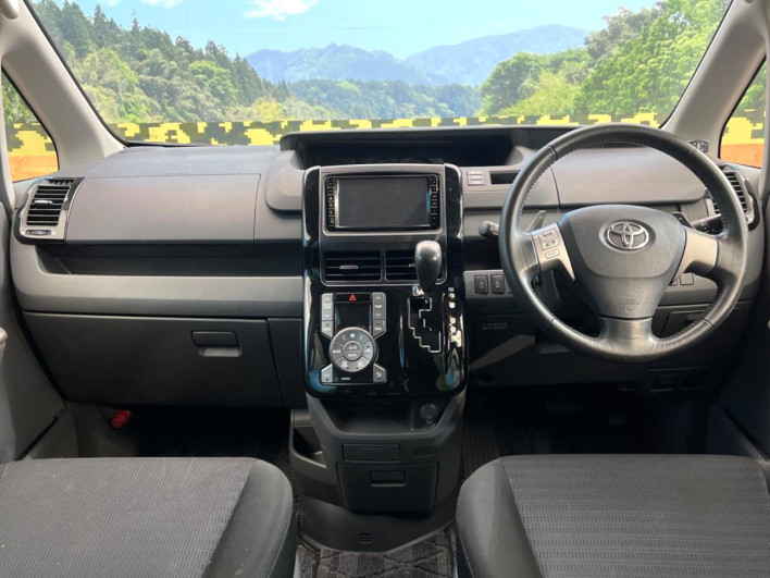 2009 Toyota Voxy DBA-ZRR70W (UW-6a03eb271169a)[29]