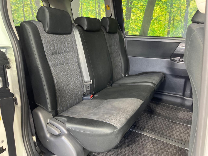 2013 Toyota Noah DBA-ZRR75W (UW-6a03eb279971b)[23]