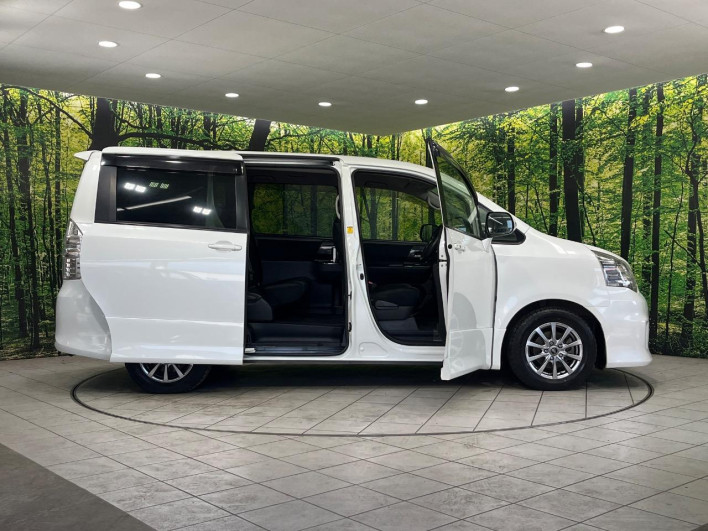 2013 Toyota Noah DBA-ZRR75W (UW-6a03eb279971b)[26]