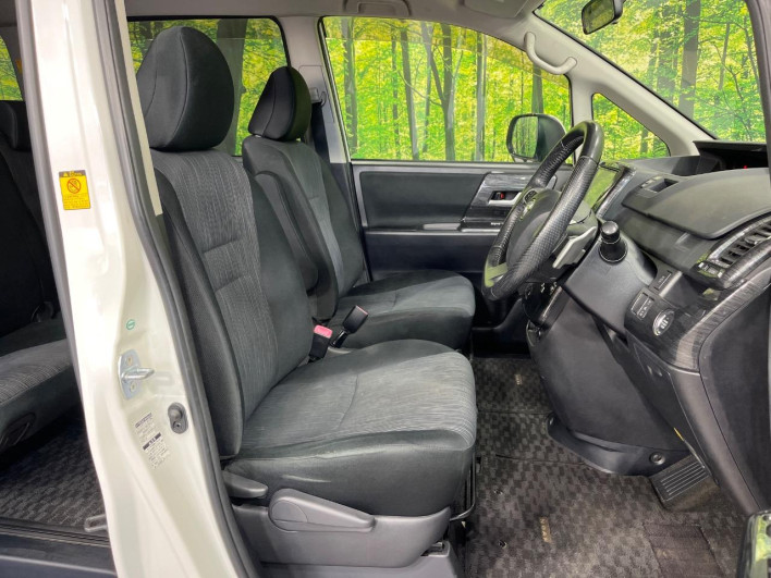 2013 Toyota Noah DBA-ZRR75W (UW-6a03eb279971b)[22]