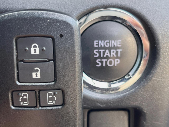 2016 Toyota Noah DBA-ZRR80W (UW-6a03eb2a37ecc)[11]