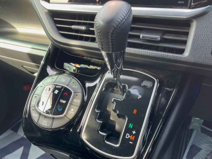 2016 Toyota Noah DBA-ZRR80W (UW-6a03eb2a37ecc)[22]