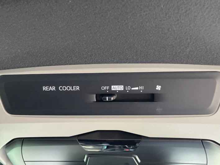 2016 Toyota Noah DBA-ZRR80W (UW-6a03eb2a37ecc)[9]
