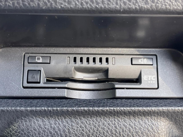 2016 Toyota Noah DBA-ZRR80W (UW-6a03eb2a37ecc)[14]