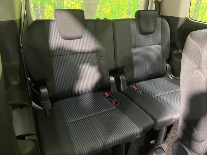 2017 Toyota Noah DBA-ZRR80W (UW-6a03eb2a779ed)[28]