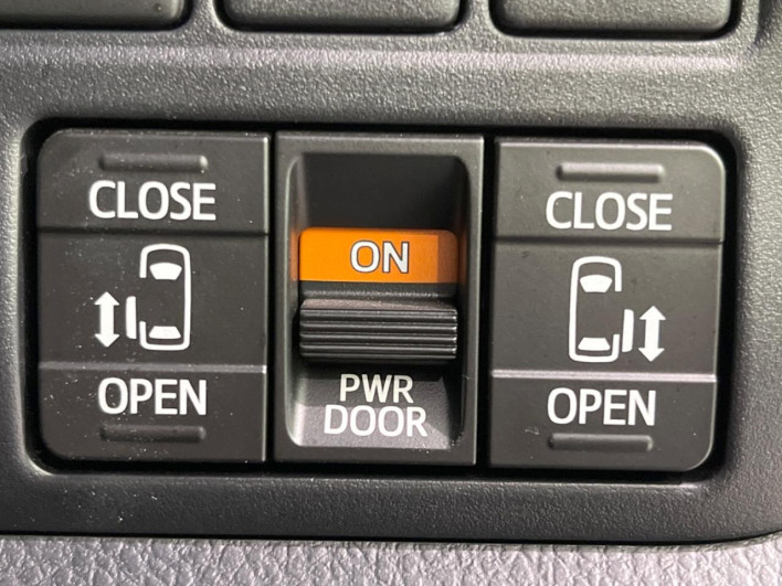 2020 Toyota Voxy 3BA-ZRR80W (UW-6a03eb2d7fc9b)[23]