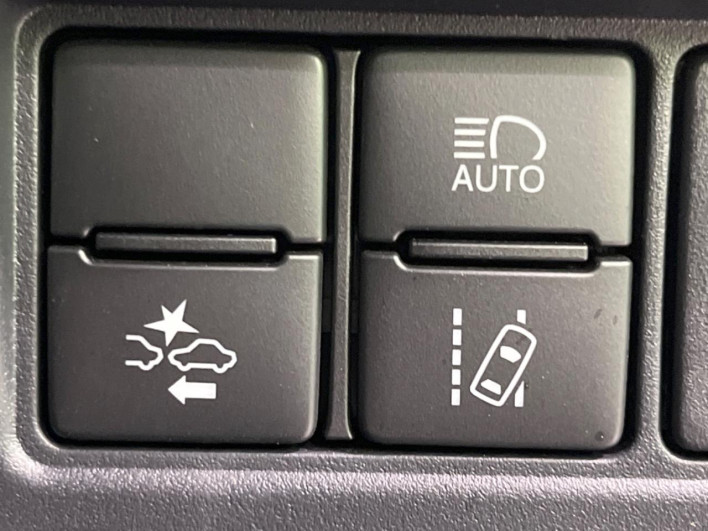 2020 Toyota Voxy 3BA-ZRR80W (UW-6a03eb2d7fc9b)[22]