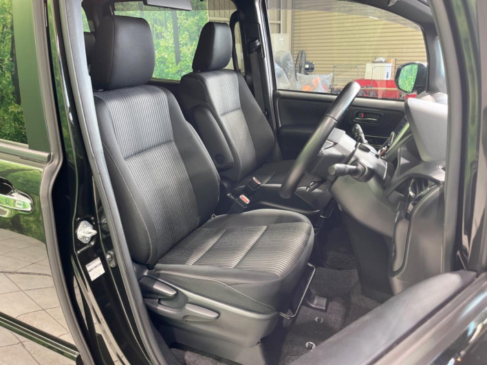 2020 Toyota Voxy 3BA-ZRR80W (UW-6a03eb2d7fc9b)[6]