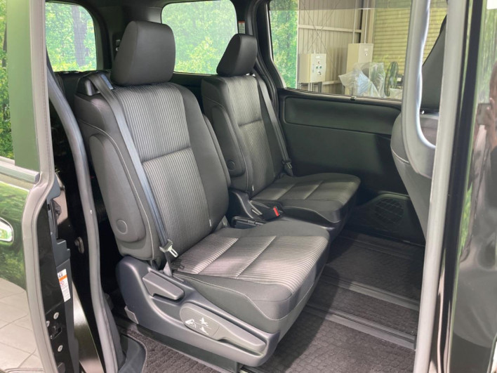 2020 Toyota Voxy 3BA-ZRR80W (UW-6a03eb2d7fc9b)[7]