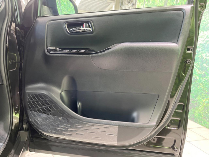 2020 Toyota Voxy 3BA-ZRR80W (UW-6a03eb2d7fc9b)[17]