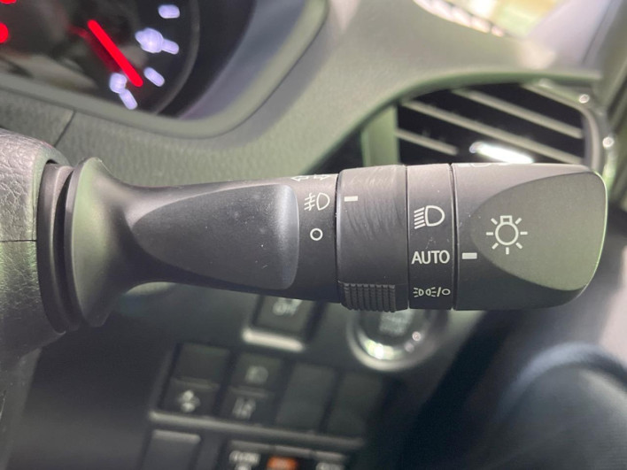 2020 Toyota Voxy 3BA-ZRR80W (UW-6a03eb2d7fc9b)[27]