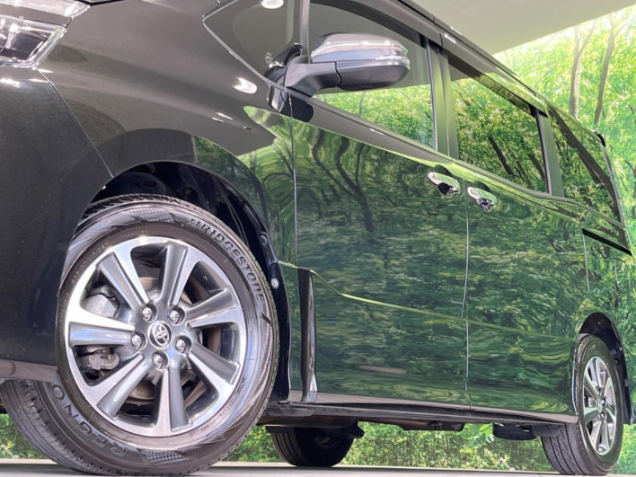 2020 Toyota Voxy 3BA-ZRR80W (UW-6a03eb2d7fc9b)[13]