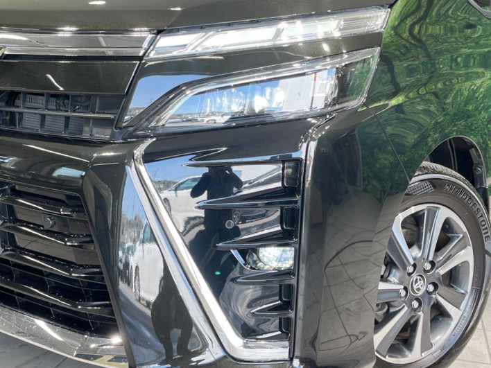 2020 Toyota Voxy 3BA-ZRR80W (UW-6a03eb2d7fc9b)[12]