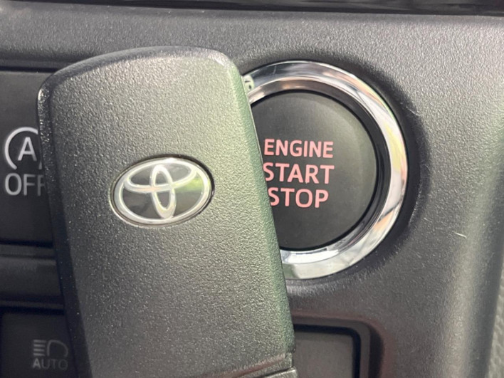 2020 Toyota Voxy 3BA-ZRR80W (UW-6a03eb2d7fc9b)[20]