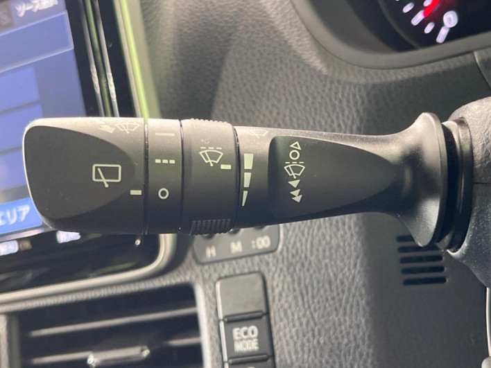 2020 Toyota Voxy 3BA-ZRR80W (UW-6a03eb2d7fc9b)[28]