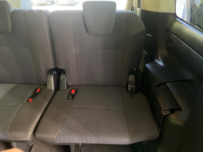 2014 Toyota Voxy DAA-ZWR80G (UW-6a03eb3e08833)[18]