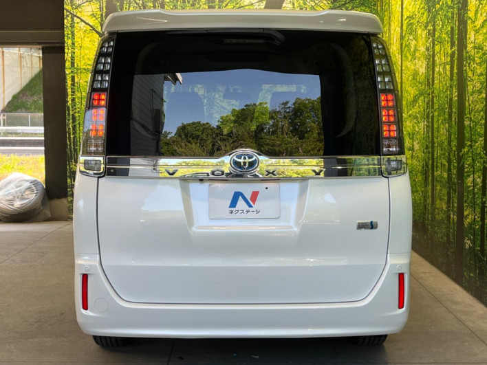 2014 Toyota Voxy DAA-ZWR80G (UW-6a03eb3e08833)[9]