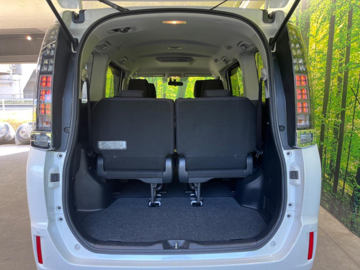 2014 Toyota Voxy DAA-ZWR80G (UW-6a03eb3e08833)[13]