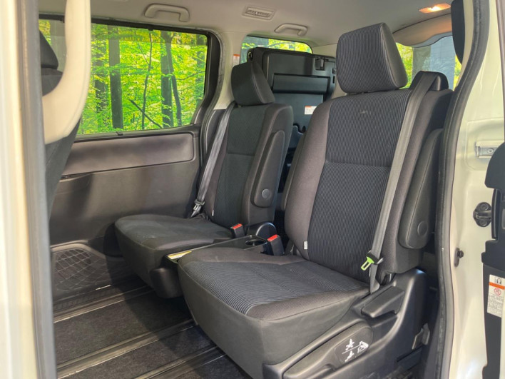 2014 Toyota Voxy DAA-ZWR80G (UW-6a03eb3e08833)[16]