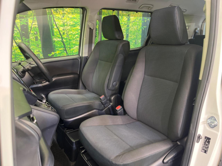 2014 Toyota Voxy DAA-ZWR80G (UW-6a03eb3e08833)[20]