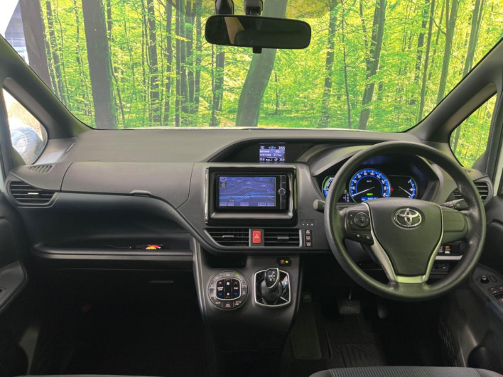 2014 Toyota Voxy DAA-ZWR80G (UW-6a03eb3e08833)[29]