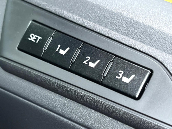 2020 Toyota Alphard Hybrid 6AA-AYH30W (UW-6a053b7ed87ed)[24]