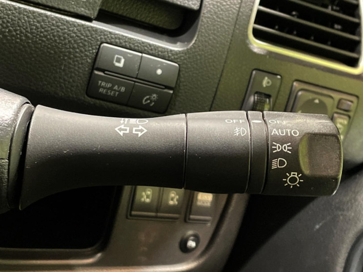 2012 Nissan Serena DBA-FC26 (UW-6a053ba3845dc)[23]