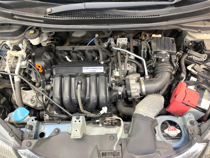 2017 Honda Fit DBA-GK3 (UW-6a053bb3a6e3d)[7]