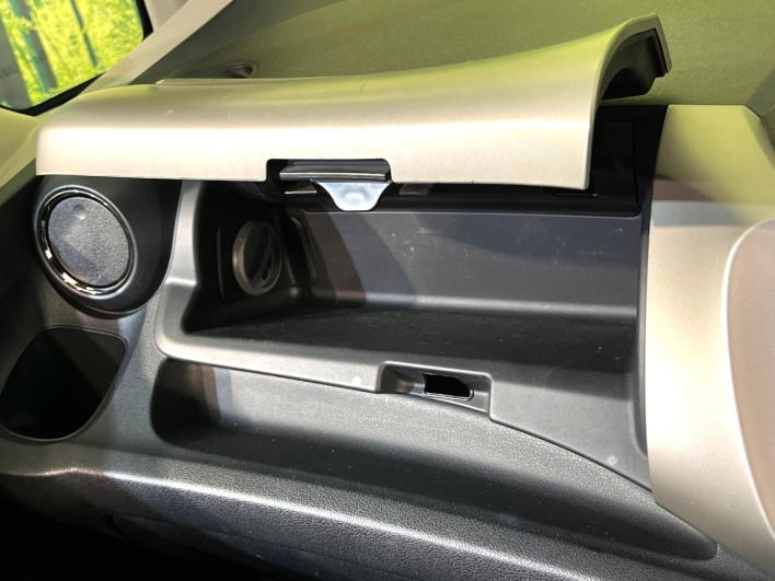 2011 Honda Fit Hybrid DAA-GP1 (UW-6a053bb4a454a)[19]