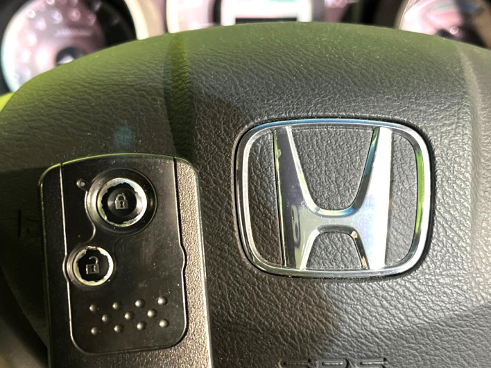 2011 Honda Fit Hybrid DAA-GP1 (UW-6a053bb4a454a)[12]