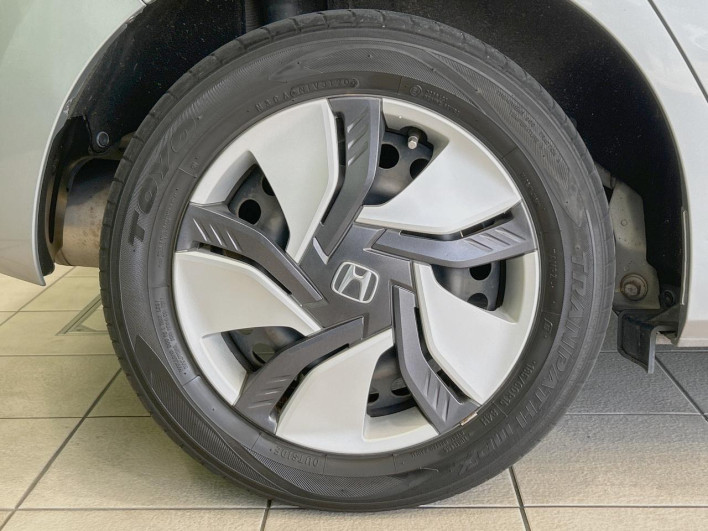 2013 Honda Fit Hybrid DAA-GP5 (UW-6a053bb5f1352)[26]