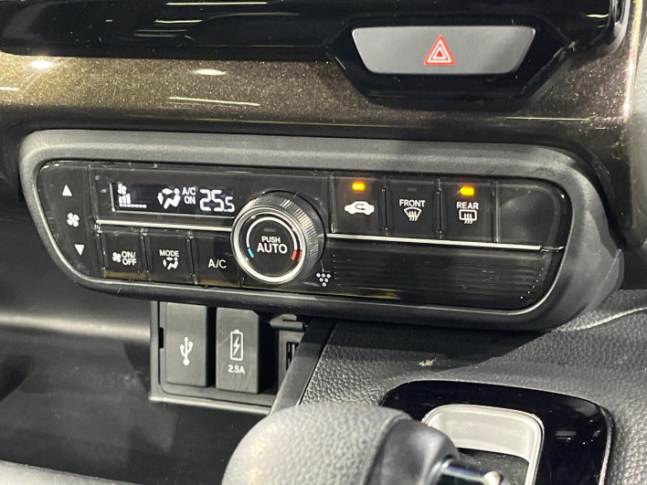 2019 Honda N-BOX CUSTOM DBA-JF3 (UW-6a053bd4e8dd9)[19]