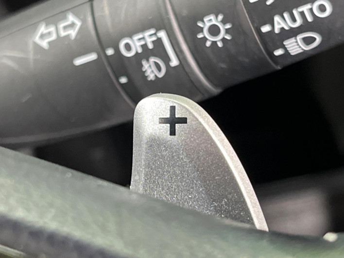 2019 Honda N-BOX CUSTOM DBA-JF3 (UW-6a053bd4e8dd9)[12]