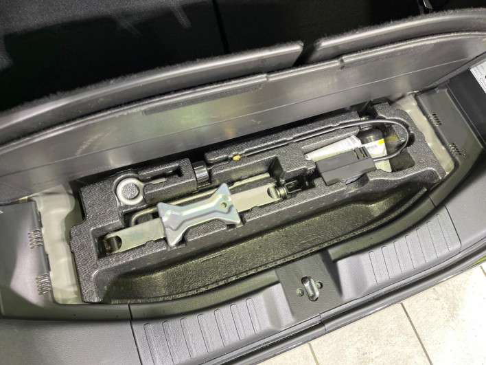 2022 Honda N-BOX CUSTOM 6BA-JF3 (UW-6a053bd62d847)[25]