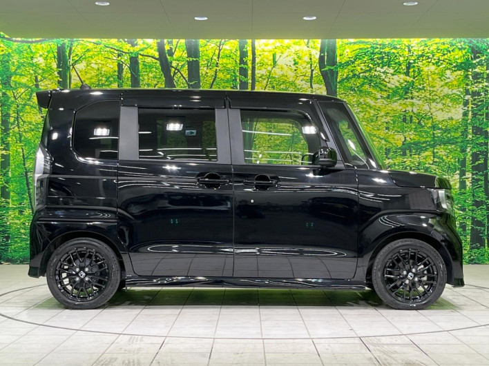 2022 Honda N-BOX CUSTOM 6BA-JF3 (UW-6a053bd62d847)[15]