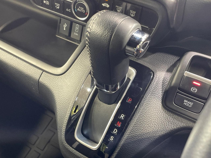 2022 Honda N-BOX CUSTOM 6BA-JF3 (UW-6a053bd9858b9)[12]