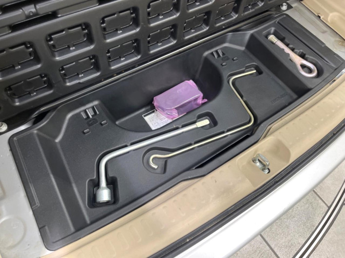 2012 Toyota Sienta DBA-NCP81G (UW-6a053c4470850)[14]