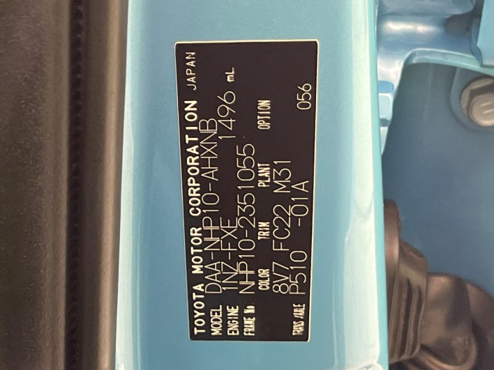 2014 Toyota Aqua DAA-NHP10 (UW-6a053c46cdf95)[1]