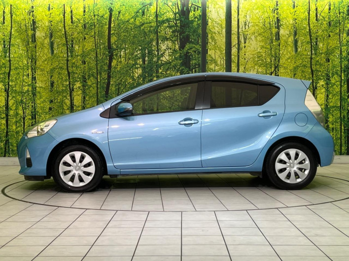 2014 Toyota Aqua DAA-NHP10 (UW-6a053c46cdf95)[11]