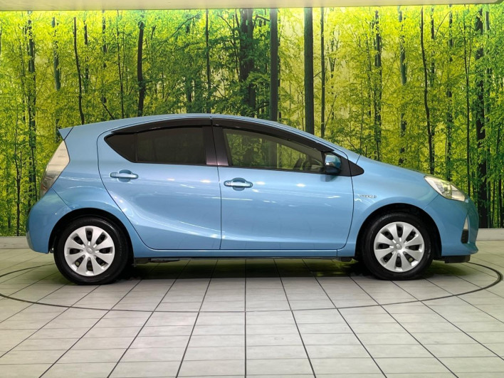 2014 Toyota Aqua DAA-NHP10 (UW-6a053c46cdf95)[7]