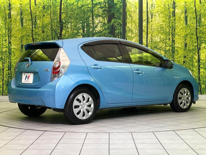 2014 Toyota Aqua DAA-NHP10 (UW-6a053c46cdf95)[8]