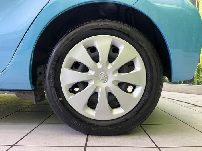 2014 Toyota Aqua DAA-NHP10 (UW-6a053c46cdf95)[15]