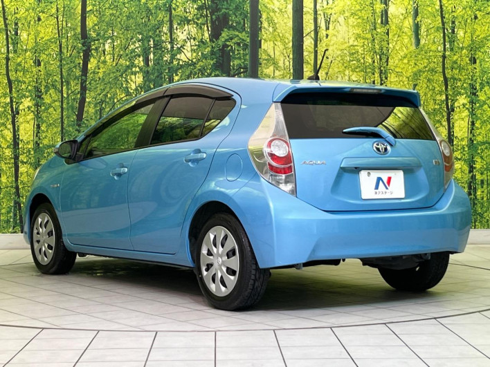 2014 Toyota Aqua DAA-NHP10 (UW-6a053c46cdf95)[10]