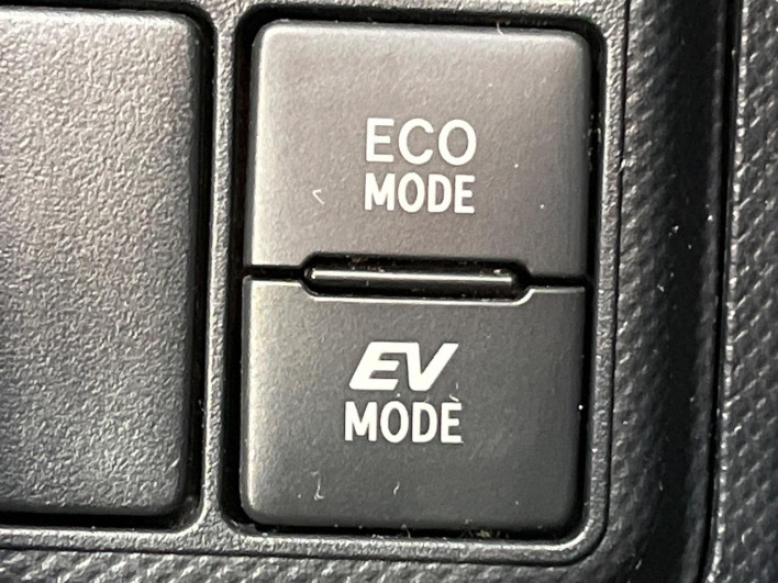 2017 Toyota Aqua DAA-NHP10 (UW-6a053c492843b)[29]