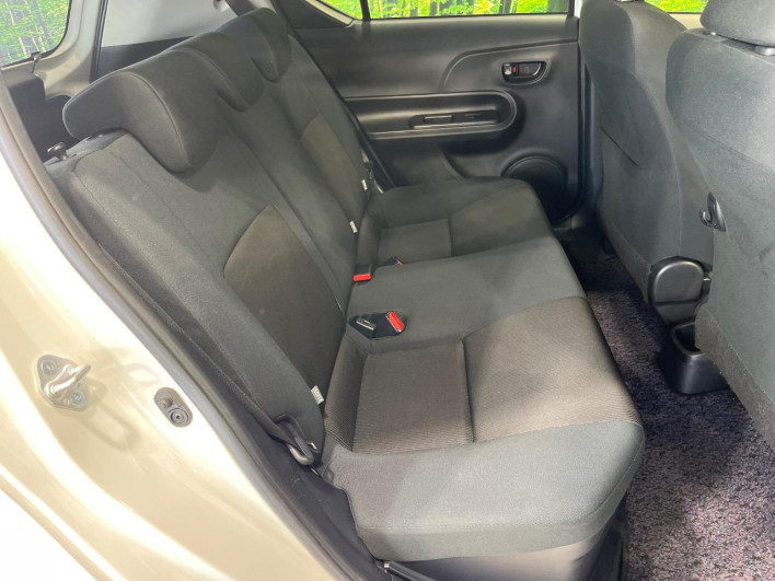 2017 Toyota Aqua DAA-NHP10 (UW-6a053c492843b)[15]