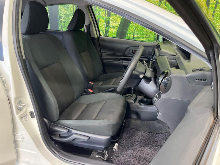 2017 Toyota Aqua DAA-NHP10 (UW-6a053c492843b)[16]
