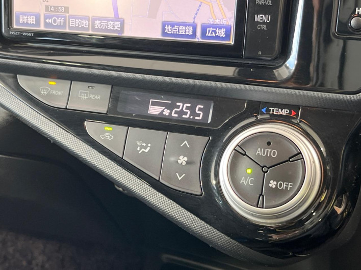 2017 Toyota Aqua DAA-NHP10 (UW-6a053c492843b)[24]