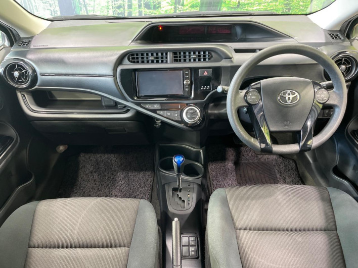 2017 Toyota Aqua DAA-NHP10 (UW-6a053c492843b)[21]