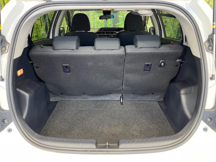 2017 Toyota Aqua DAA-NHP10 (UW-6a053c492843b)[4]